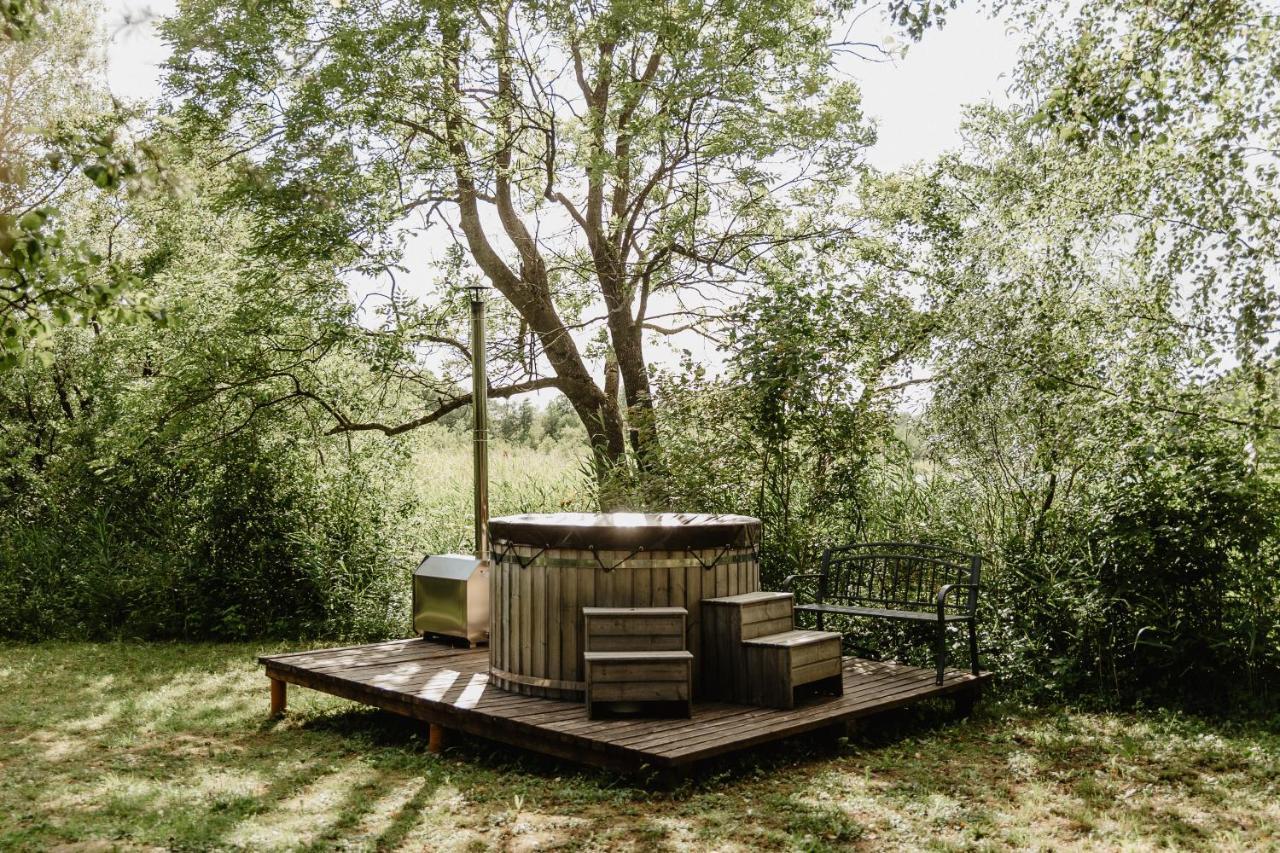 Berzu Namelis - Birch Cabin Kutsyuny エクステリア 写真